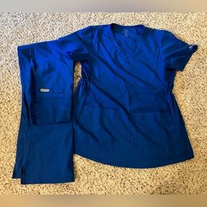 Maternity scrub lot (3 sets + 2 pants)